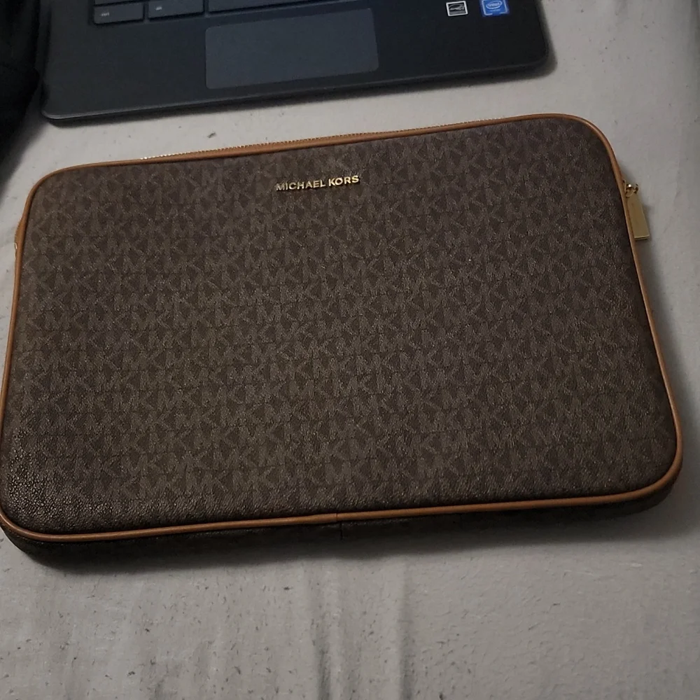 HP Chrome book 15 in,Michael kors laptop case,Coach Crossbody bag
